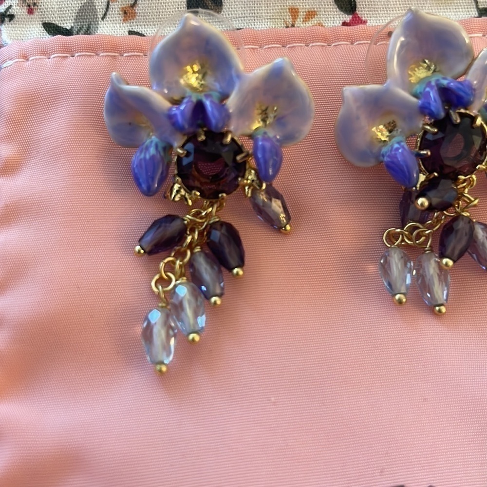 LES NEREIDES Lilac dangle earrings - Picture 3 of 5